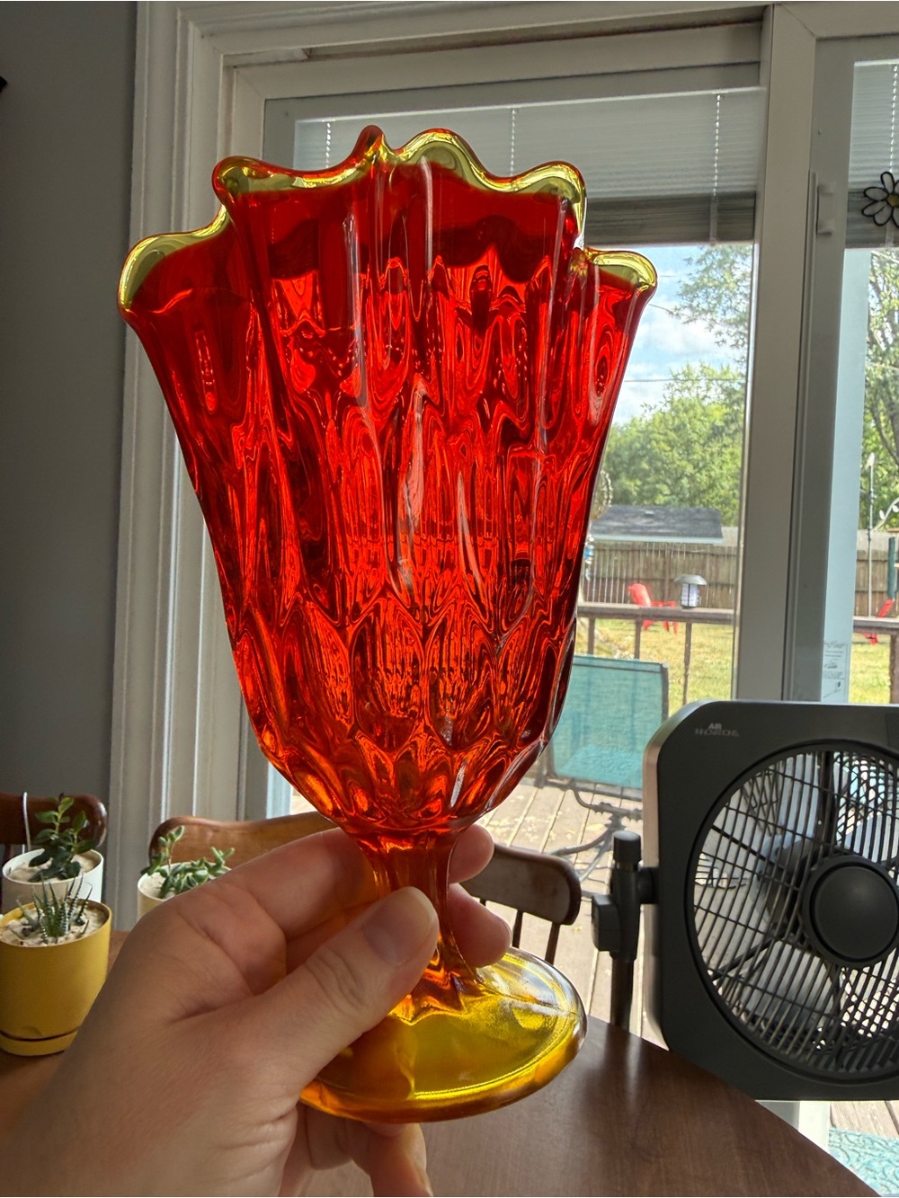 Vintage Fenton thumbprint handkerchief vase - Picture 9 of 11